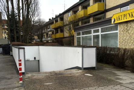 Einfahrt - Garage/Stellplatz mieten in Hamburg Wandsbek - Tiefgaragenstellplatz in Wandsbek zu vermieten!