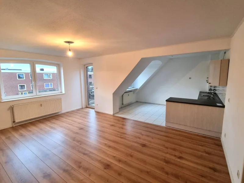 Wohnzimmer - Wohnung mieten in Norderstedt - Schöne 2-Zimmer Wohnung mit Balkon, Einbauküche und Hobbyraum - Ideal für Zwei!