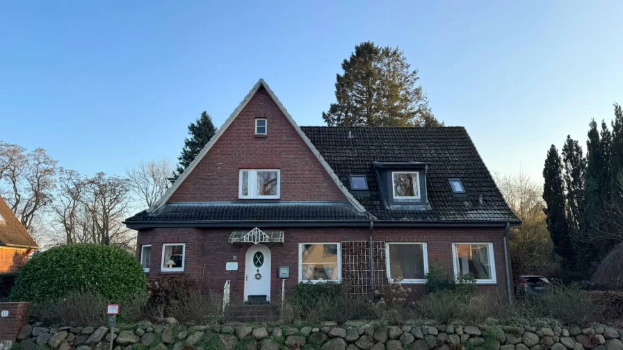 Ansicht - Haus kaufen in Ahrensburg - Großzügiges Einfamilienhaus mit 2 Einliegerwohnungen - Nähe Ahrensburger Zentrum