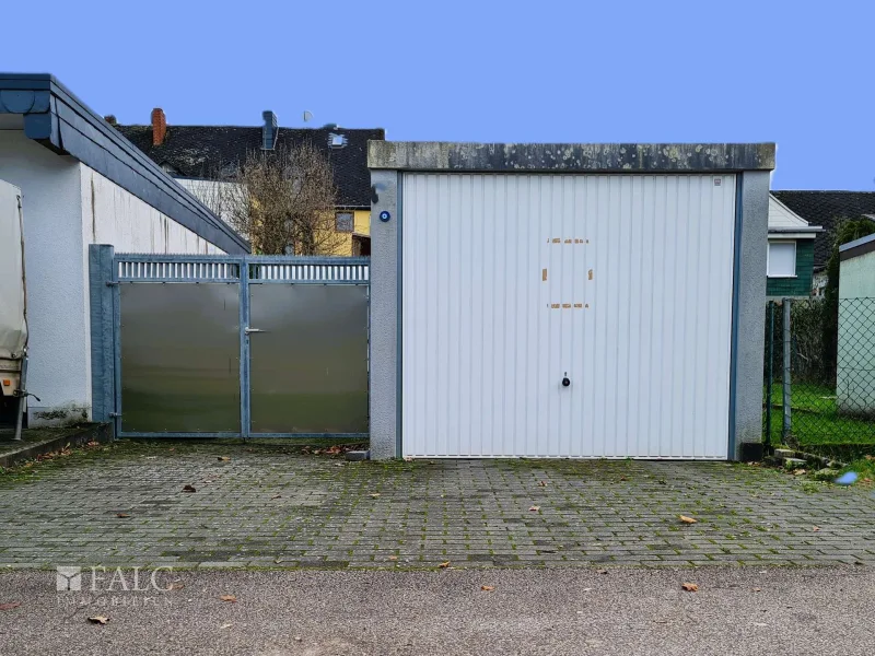 Garten Ein-Ausfahrt u. Garage