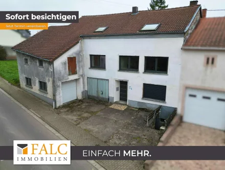 2 - Haus kaufen in Rehlingen-Siersburg - Idyllisches Landhaus mit Scheune, Garage & Brunnen – Entwicklungspotenzial!