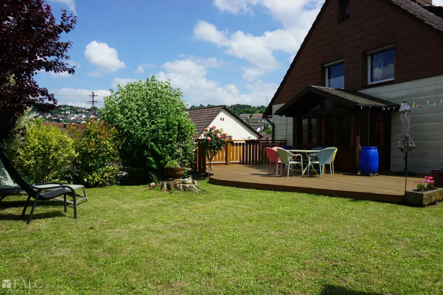 Traumhafter Garten mit Terrasse