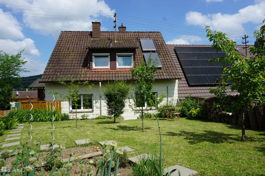 Wohnhaus mit Garten