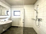 Bad mit Dusche EG