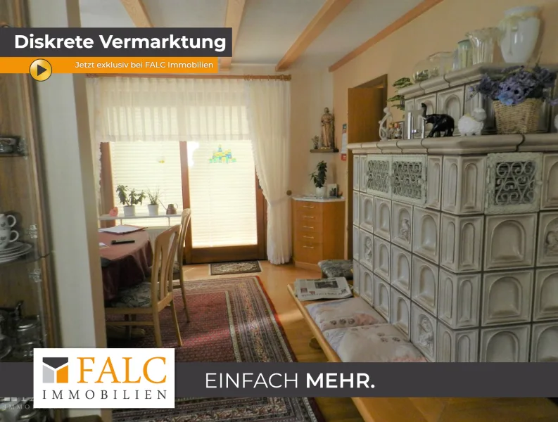 Esszimmer/Wohnzimmer mit Kachelofen - Wohnung kaufen in Weilbach - -Charmantes  Einfamilienhaus mit viel Raum in bester Lage-