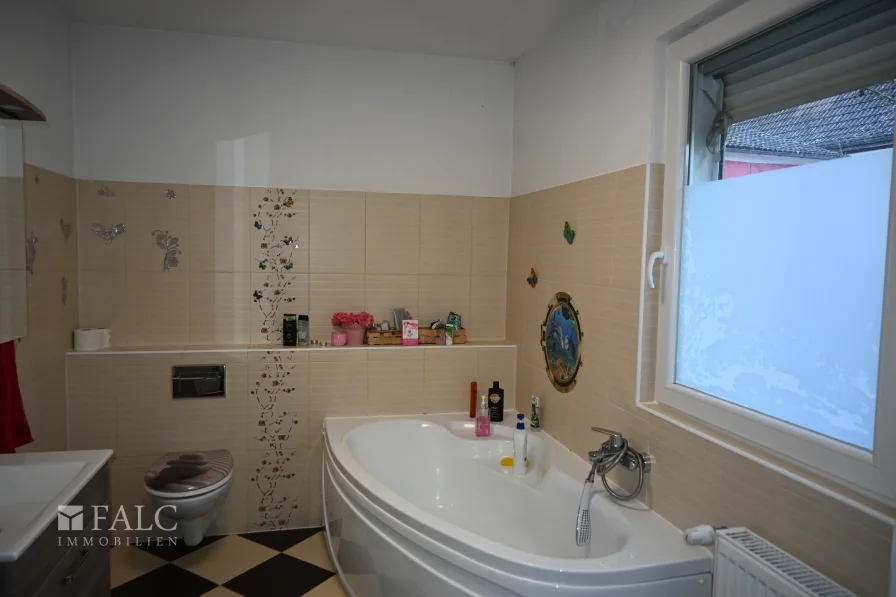 Baderzimmer mit Badewanne