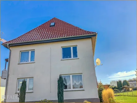 Zweifamilienhaus in Herford sucht neuen Besitzer ! - Haus kaufen in Herford - Wohnen oder Vermieten ! 2 Familienhaus mit viel Platz sucht neuen Besitzer in Herford !