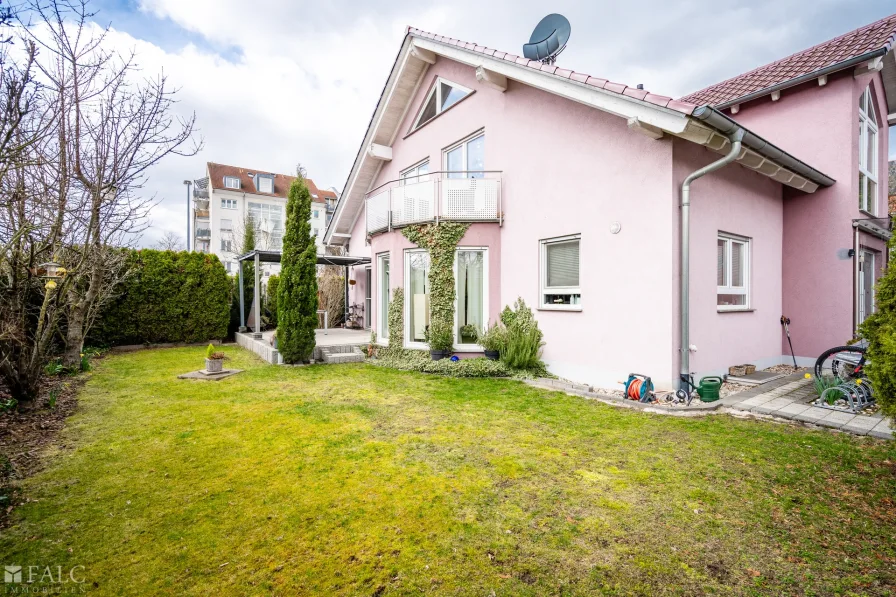 Terrasse und Gartenbereich