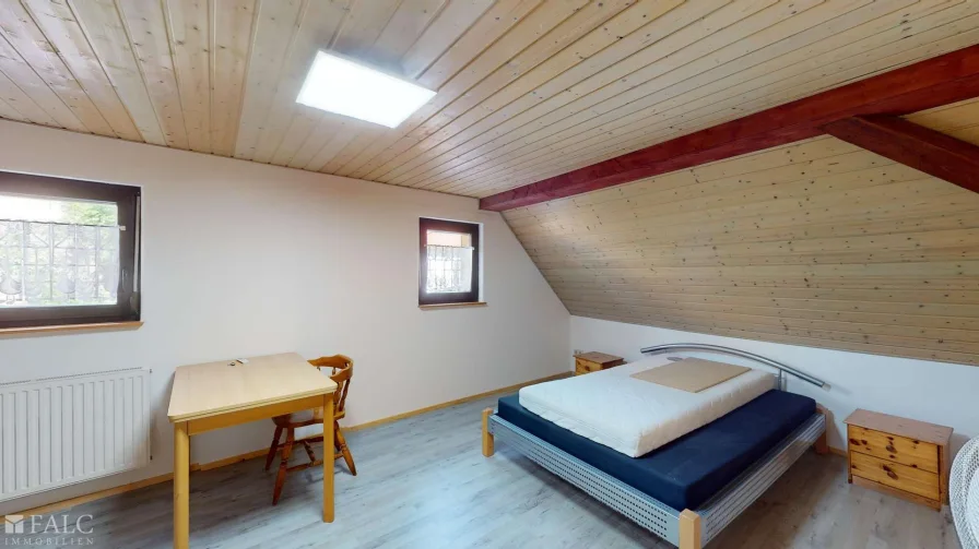 Haus rechts DG Zimmer 1