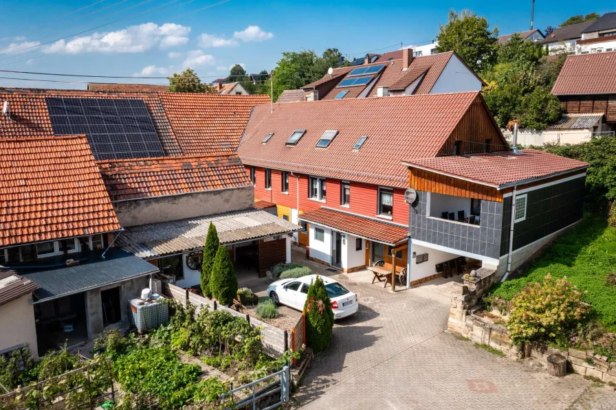 Startbild - Haus kaufen in Oberderdingen - Ideal für Mehrgenerationen ! 270 m² Wfl. ! 8 Zimmer ! 2 Häuser !