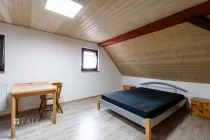 Haus rechts Zimmer im DG