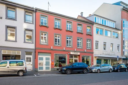 Strassenansicht - Haus kaufen in Karlsruhe - Top Lage / Innenstadt / MFH mit Ausbaupotential