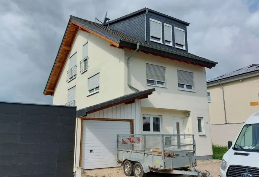 Strassenansicht - Haus mieten in Dielheim - DHH mit 180 m² Wohnfläche / Garage / Garten