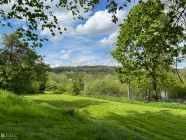 Seitlicher Blick vom Gartenhaus 