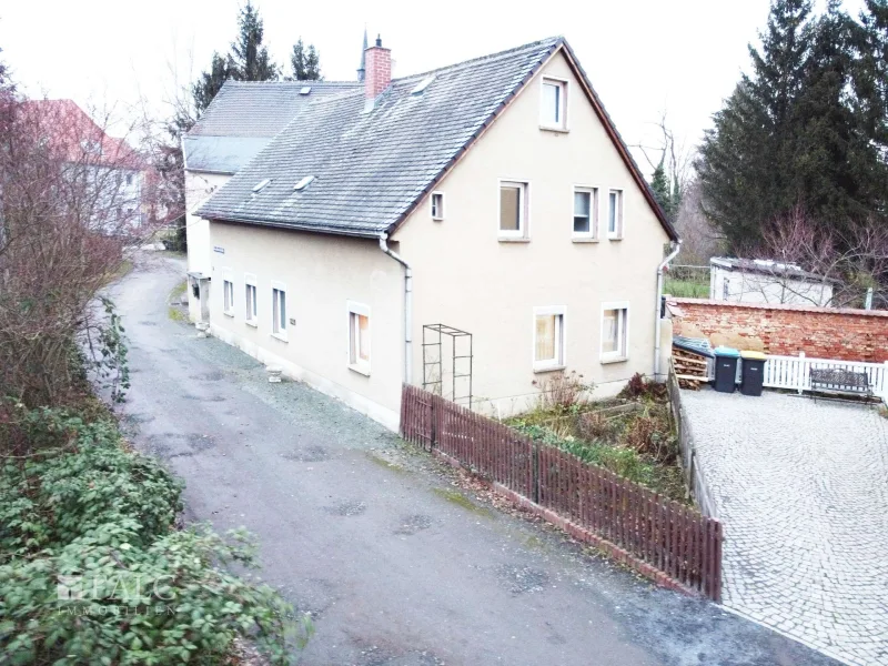 Ansicht Giebel - Haus kaufen in Crossen an der Elster - Fein und Mein! Kompaktes Einfamilienhaus plus 368 m² Erholungsgarten , Carport/Garage möglich