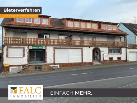 Mehrfamilienhaus mit Gestaltungsmögichkeiten - Haus kaufen in Grebenhain - Mehrfamilienhaus mit tausend Möglichkeiten und laufenden Mieteinnahmen