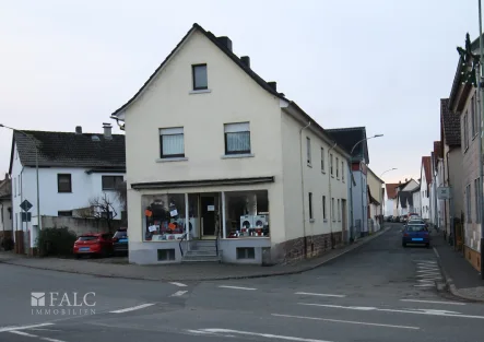 Außenansicht - Haus kaufen in Friedberg (Hessen) - Investoren aufgepasst! - Mehrfamilienhaus mit Gewerbeeinheit in guter Lage