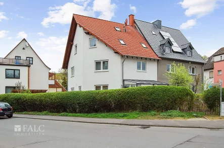 Hausansicht Strasse - Haus kaufen in Kassel - Die eigenen vier Wände – Nun wird Ihr Traum war!