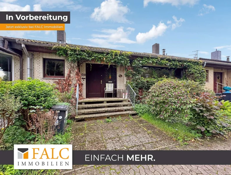 Titelbild - Haus kaufen in Peine - - RESERVIERT - Reihenmittelhaus in Vöhrum mit Garage - Sanierungsbedürftig !