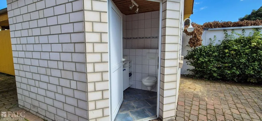 Kleines WC am Garten