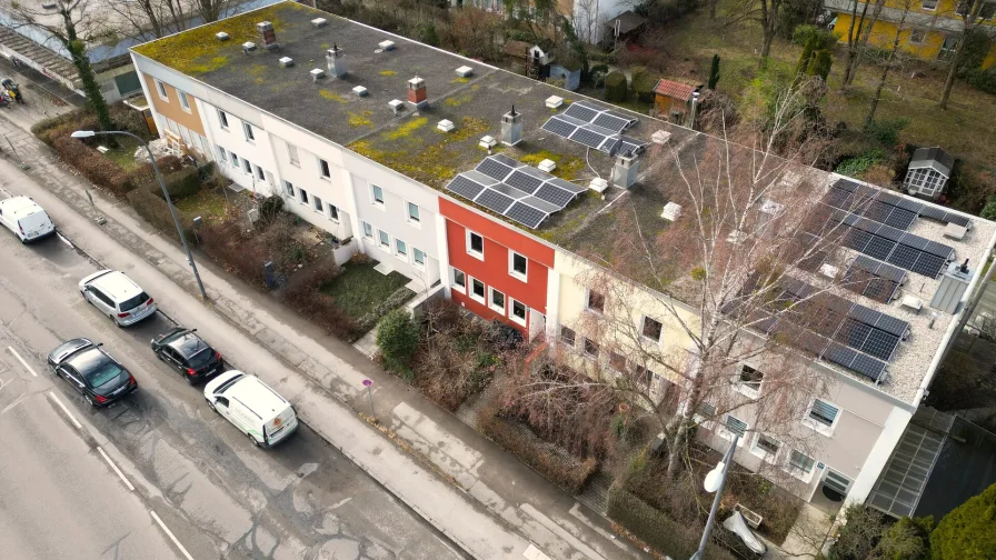 Außenaufnahme - Haus kaufen in München - Einladendes Reihenmittelhaus mit Charme und Entwicklungsmöglichkeiten in Obergiesing
