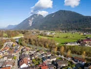 Wohngebiet vor Bergkulisse Blick Nord