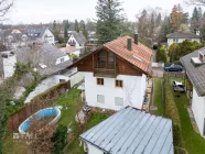 Drohnenaufnahme Gebäude mit Wohnung und Balkon