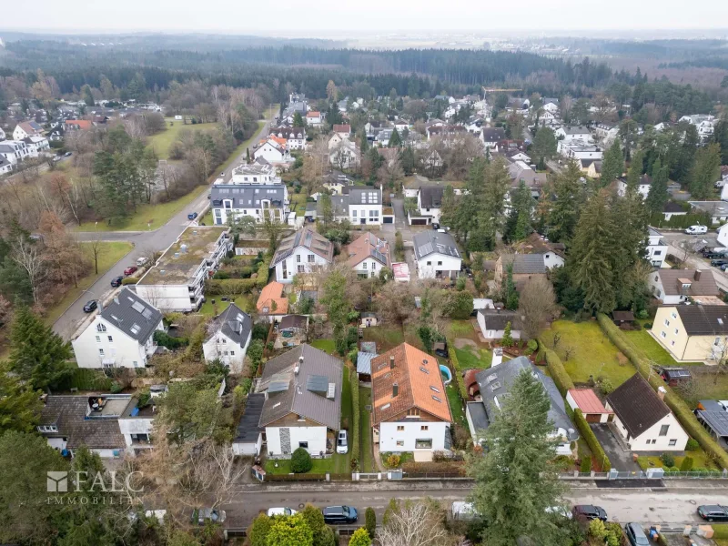 Drohnenaufnahme Grundstück mit Gebäude aus West