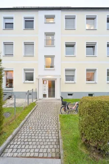 Eingangsbereich - Wohnung kaufen in Dachau - Erdgeschosswohnung mit Garten, Stellplatz und 2 Garagen