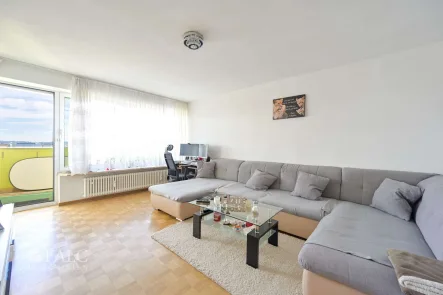 Wohnzimmer - Wohnung kaufen in Germering - Helle Räume, großer Fernblick – Entdecken Sie Ihre perfekte Wohnung!