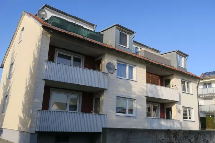 ETW mit Süd-Balkon - Wohnung kaufen in Schierling - Einfach Mehr: Gepflegte 3-Zimmer-Etagenwohnung, Süd-Loggia-Balkon, PKW-Stellplatz, 84069 Schierling.