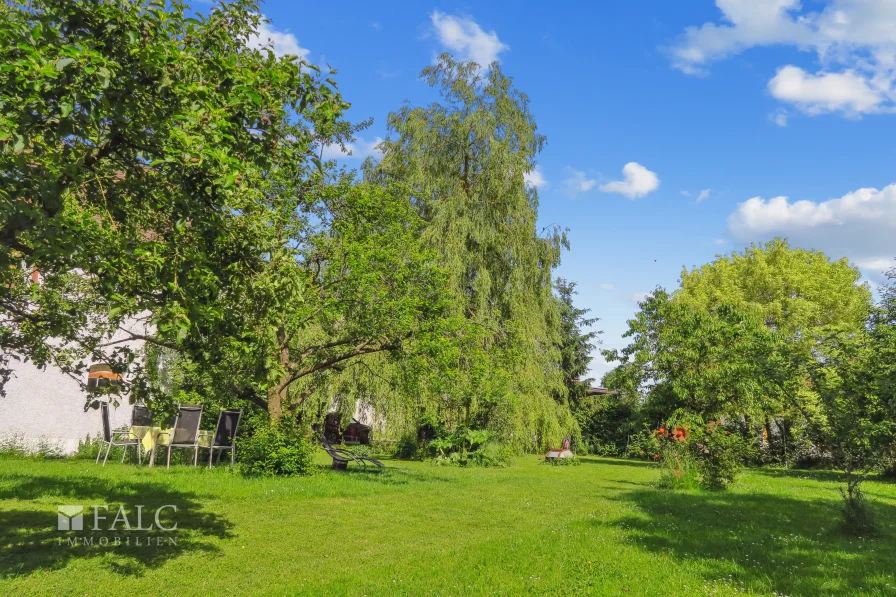 Garten o. Platz für Wohnhaus