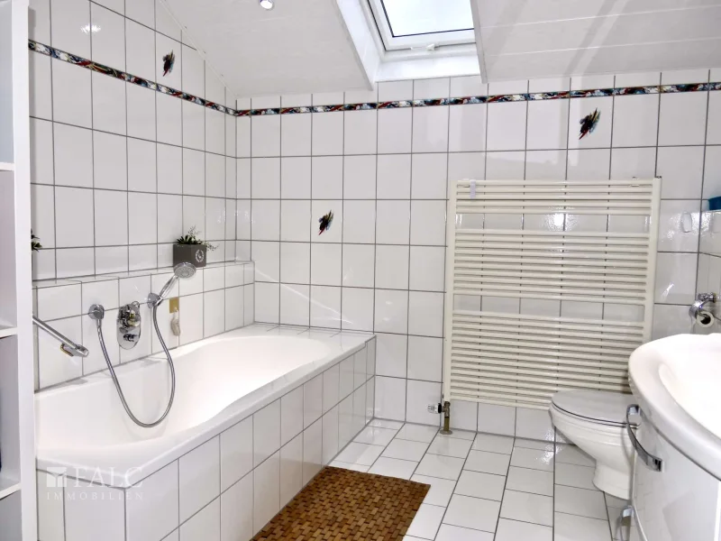 Wohnung OG: Badezimmer