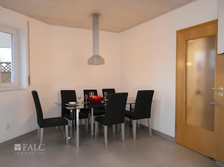 Digitales Home-Staging - Haus kaufen in Neustadt an der Donau - Einfach Mehr: Top-(Naturschutzgebiet-)Lage-Zustand-Ausstattung-EFH. Do-Garage, neue EBK, PV-Anlage.