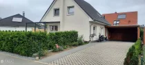 Auffahrt mit Carport