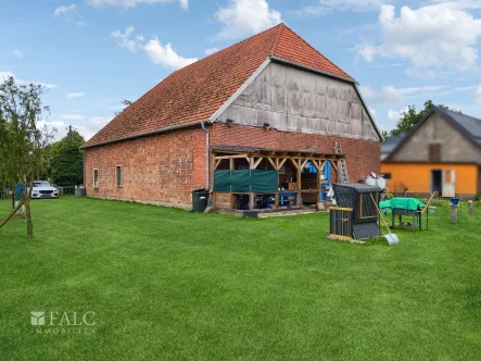 Nordwest-Ansicht - Grundstück kaufen in Botelsdorf - ***Rustikale Scheune mit Historischem Flair***