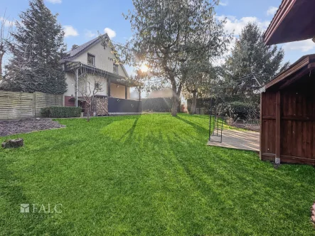 Garten  - Haus kaufen in Klein Trebbow - ***Exklusives Einfamilienhaus mit Einliegerwohnung und separatem Ferienhaus direkt am See***