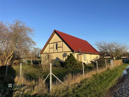 Außenansicht - Haus kaufen in Papenhagen - Kleines Haus mit viel Potenzial in Dorflage