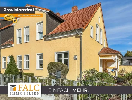 Hausansicht - Haus kaufen in Stendal - Provisionsfrei. Großzügiges Einfamilienhaus mit Einliegerwohnung und gepflegtem Garten!