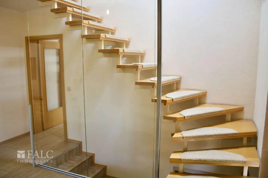 Treppe mit Glasfront