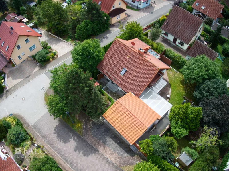 Aussenansicht mit Carport 