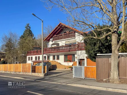 Einfahrt - Haus kaufen in Jena - Exklusive Wohn- und Gewerbeimmobilie am Stadtrand