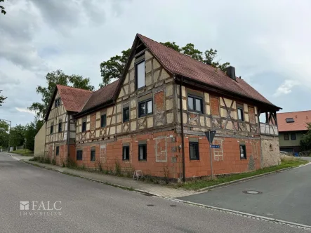 Haus Nord Seite - Haus kaufen in Illesheim - Sanierungsobjekt