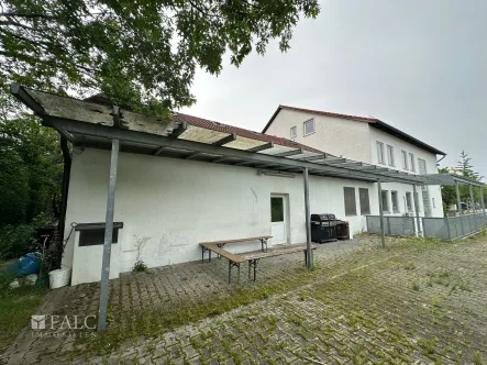 Seitenansicht - Haus kaufen in München - Wohn- und Bürogebäude mit Ausbaupotenzial