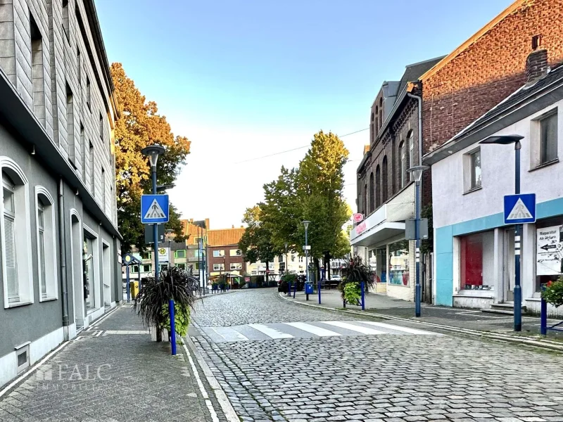 Straßenansicht - Haus kaufen in Herzogenrath / Kohlscheid - Let's go!!