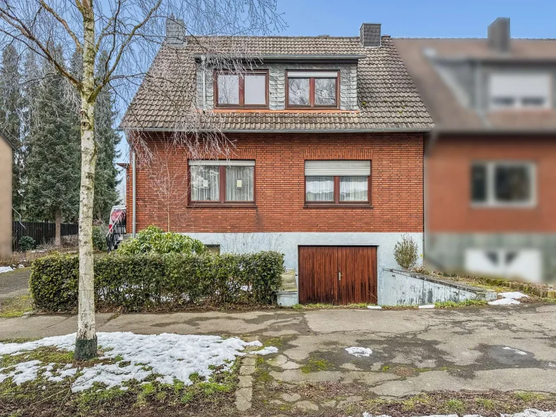 Frontansicht - Haus kaufen in Aachen - Charmantes Ein-Zweifamilienhaus mit Sanierungspotenzial in ruhiger Lage von Aachen Brand