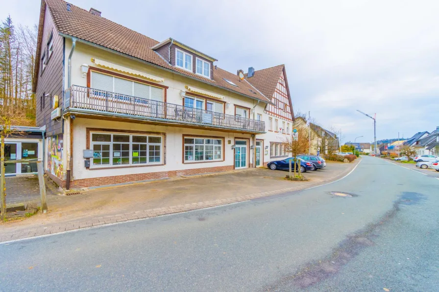 Straßenansicht - Haus kaufen in Drolshagen / Schreibershof - Gastro- und Ferienanlage in toller Touristenlage am Biggesee