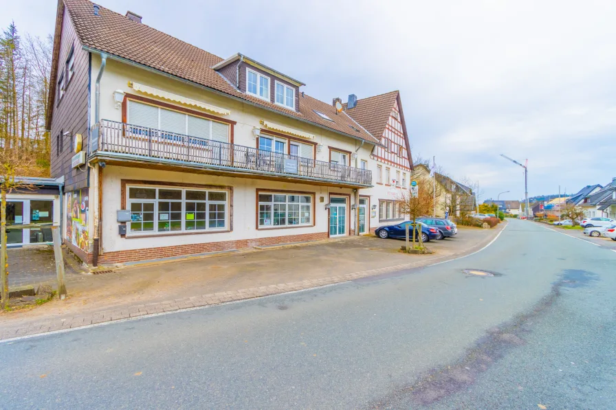 Straßenansicht - Haus kaufen in Drolshagen / Schreibershof - Gastro- und Ferienanlage in toller Touristenlage am Biggesee