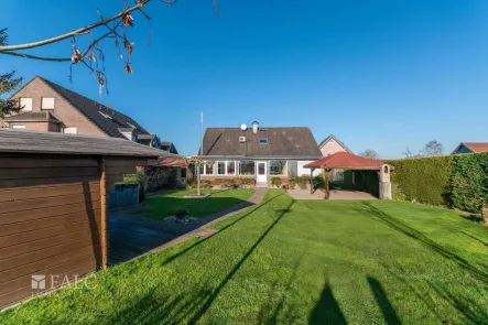 Hausrückseite - Haus kaufen in Niederkrüchten - Charmantes Zweifamilienhaus in ruhiger Feldrandlage von Oberkrüchten