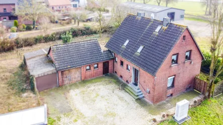 Hausansicht  - Haus kaufen in Kevelaer - Geräumiges Ein- oder Zweifamilienhaus mit großem Grundstück in ruhiger Lage